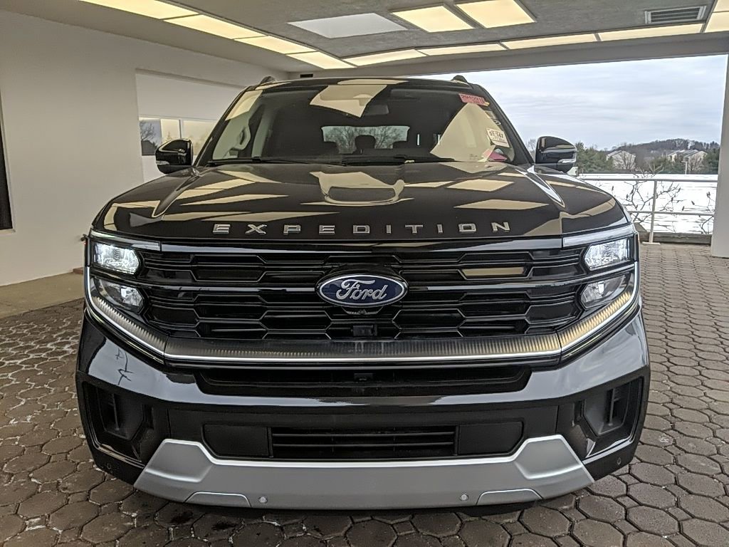 Used 2025 Ford Expedition Max Platinum image 2