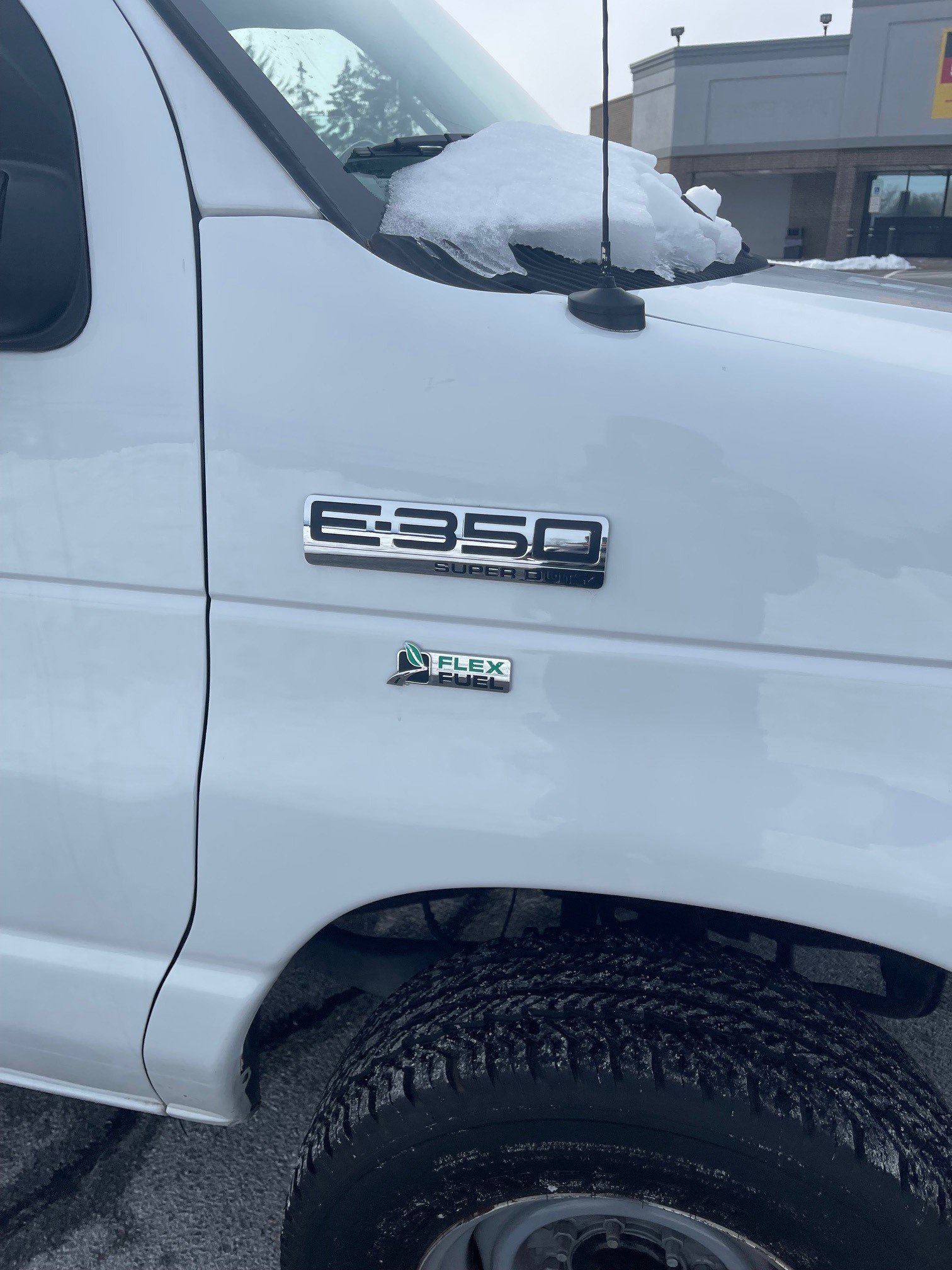 Used 2014 Ford E-350 and Econoline 350 Super Duty image 2