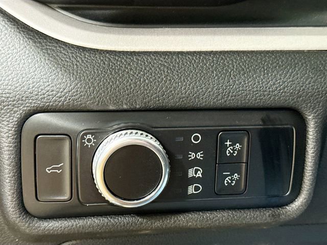 Used 2023 Ford Explorer XLT image 11