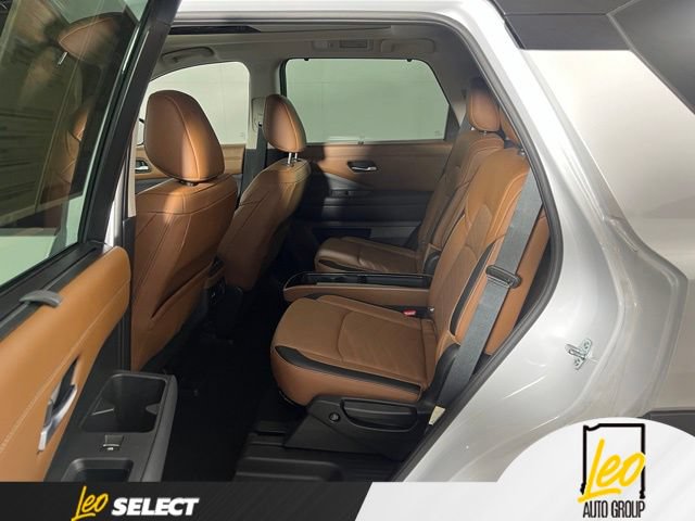 Used 2025 Nissan Pathfinder Platinum AWD/4WD image 18