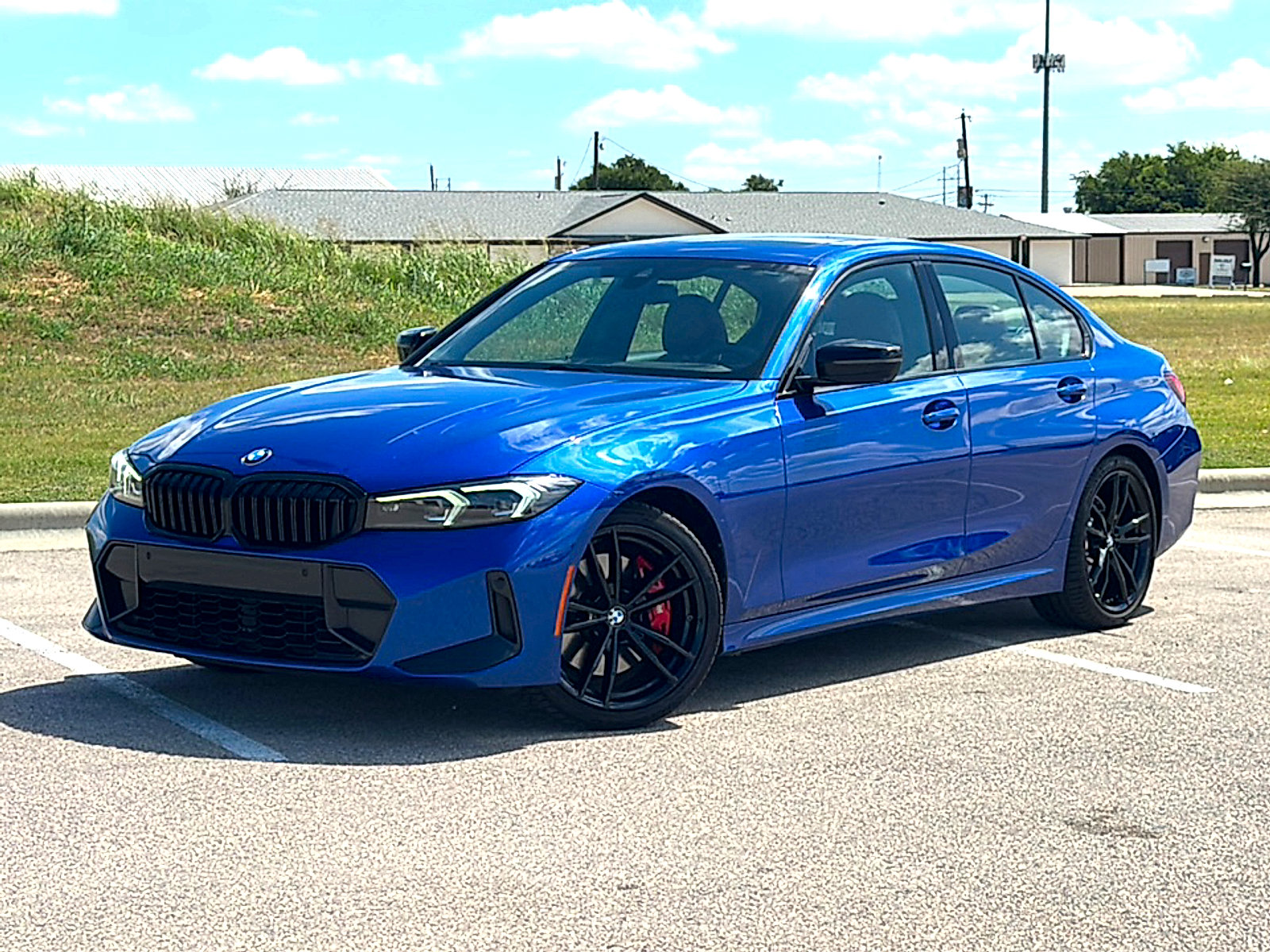 Used 2024 BMW 330i Sedan w/ M Sport Package RWD image 2