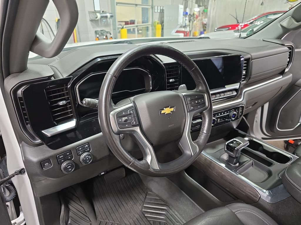Used 2022 Chevrolet Silverado 1500 LTZ AWD/4WD image 16