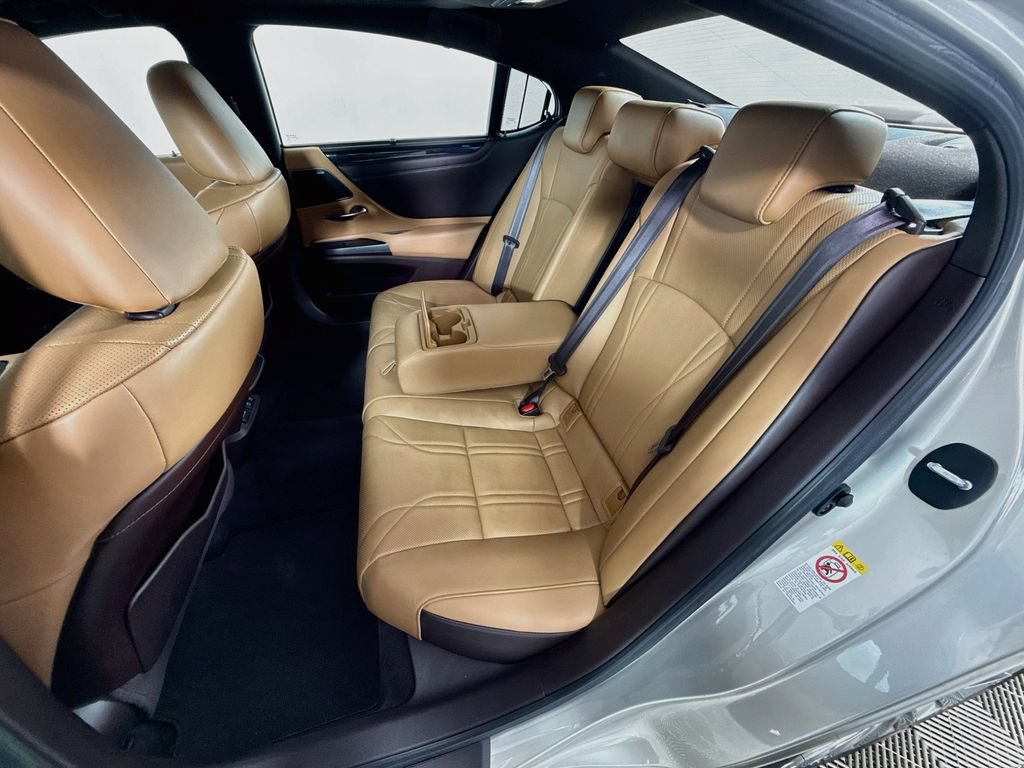 Used 2019 Lexus ES 350 Ultra Luxury w/ Accessory Package 2 FWD image 25