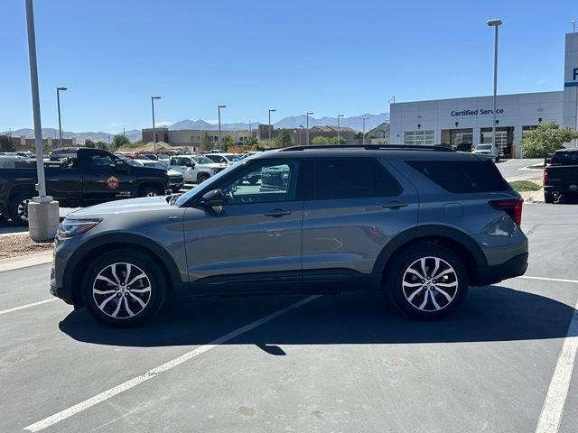 Used 2025 Ford Explorer ST-Line AWD/4WD image 2