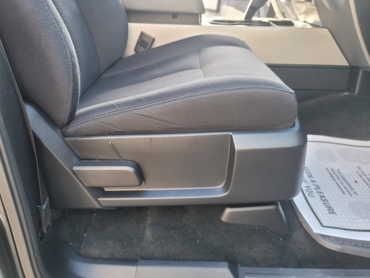 Used 2016 Ford Expedition XLT image 31