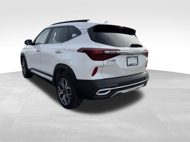 Certified 2022 Kia Seltos SX w/ Sunroof Package AWD/4WD image 6