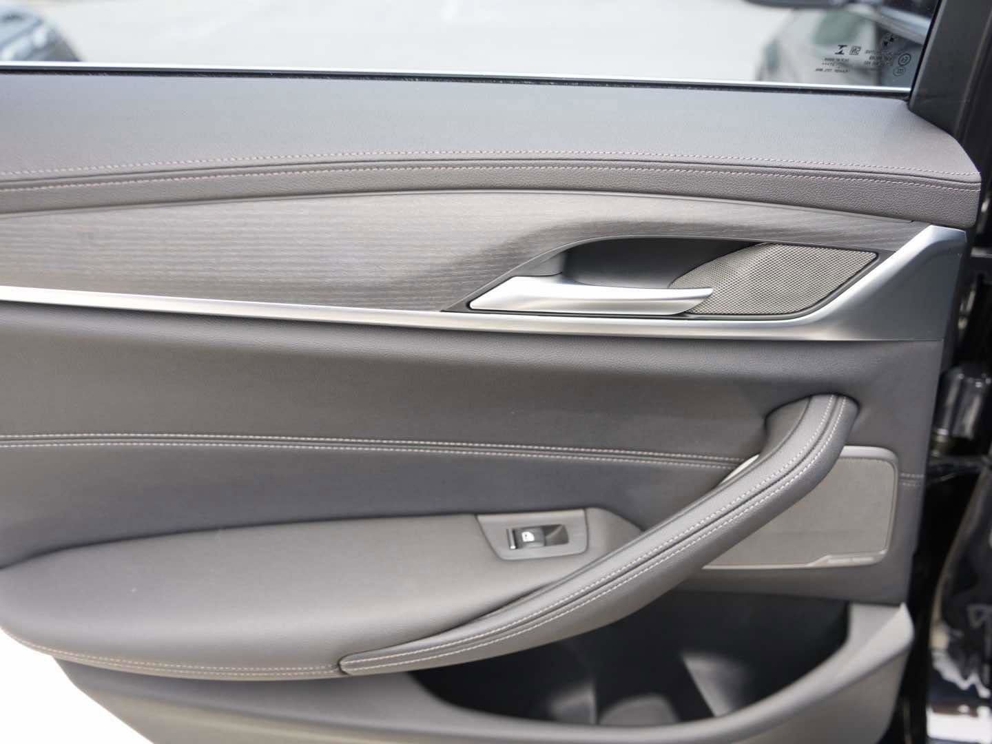 Used 2022 BMW 530i w/ Premium Package RWD image 9