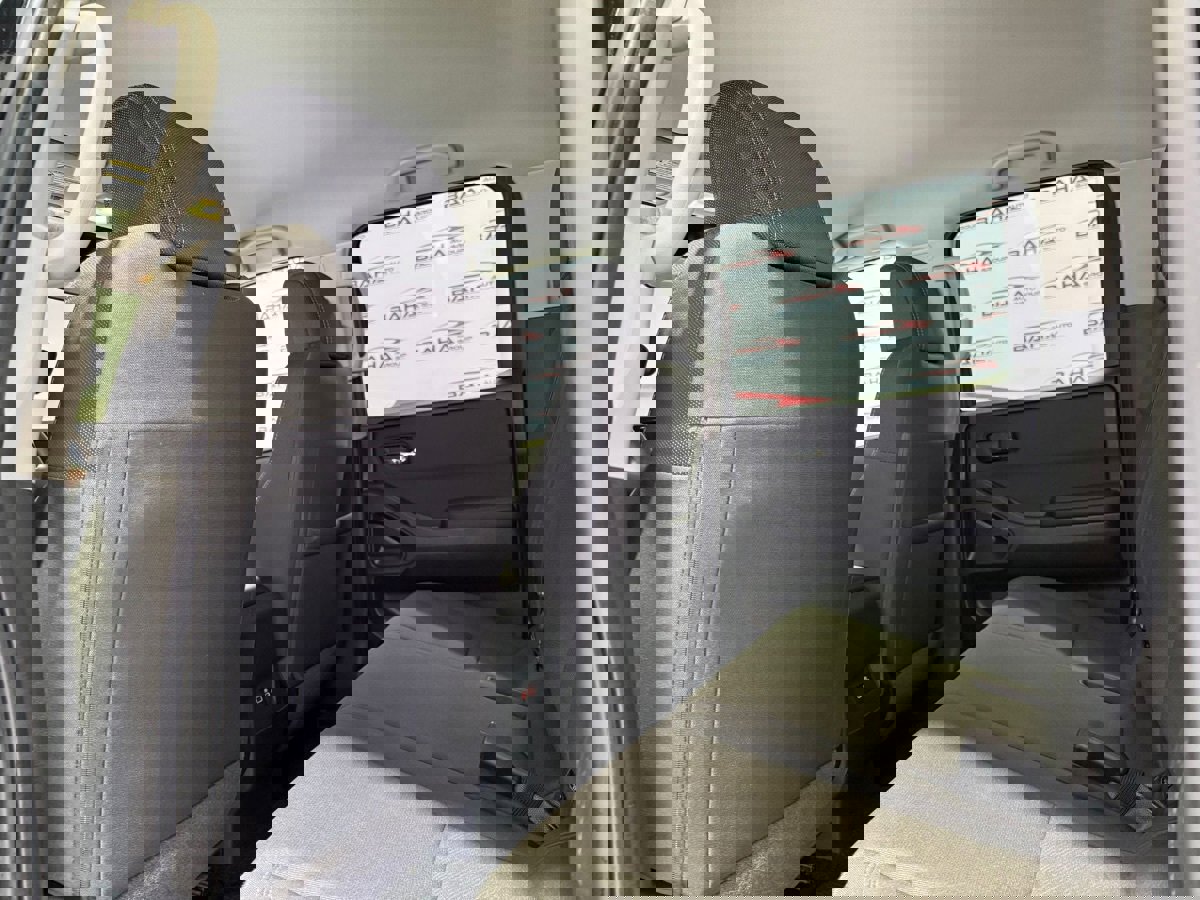 Used 2024 Nissan Frontier SV image 43