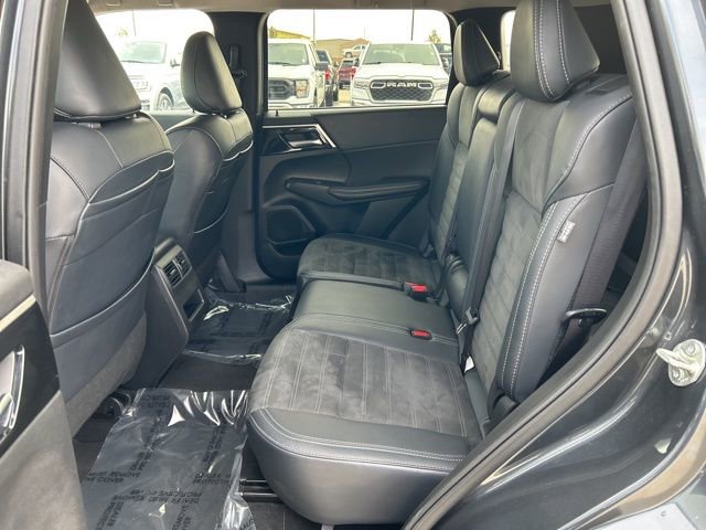 Used 2024 Mitsubishi Outlander SE image 16