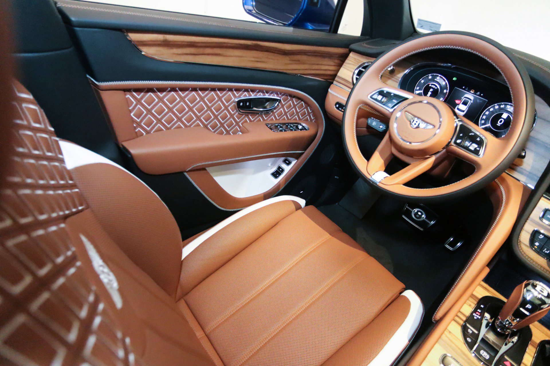 New 2025 Bentley Bentayga image 23