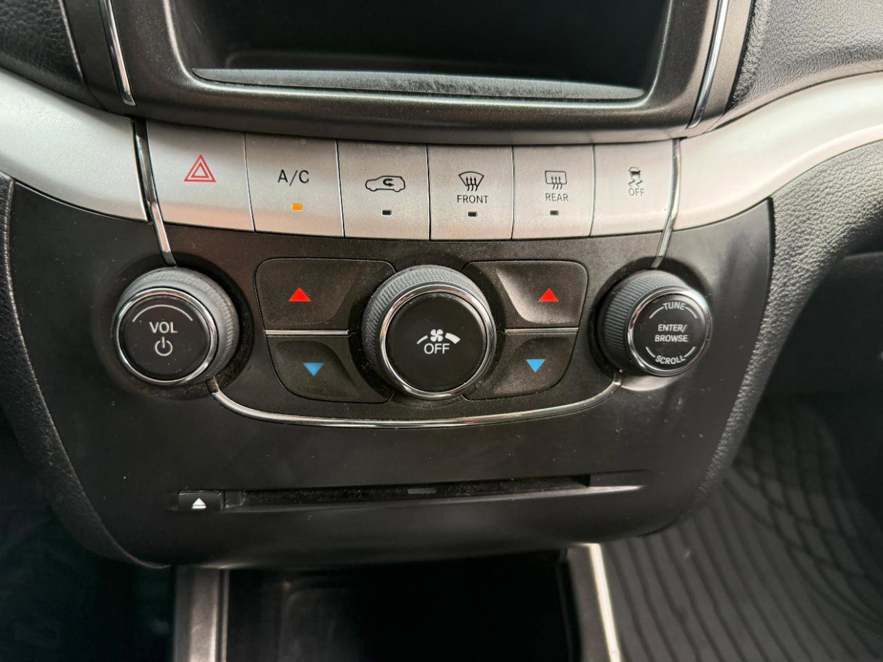 Used 2019 Dodge Journey SE image 31