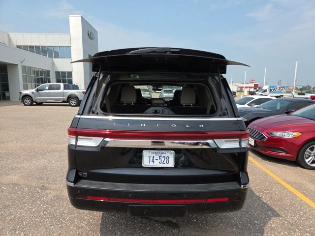 Used 2022 Lincoln Navigator L Reserve image 5