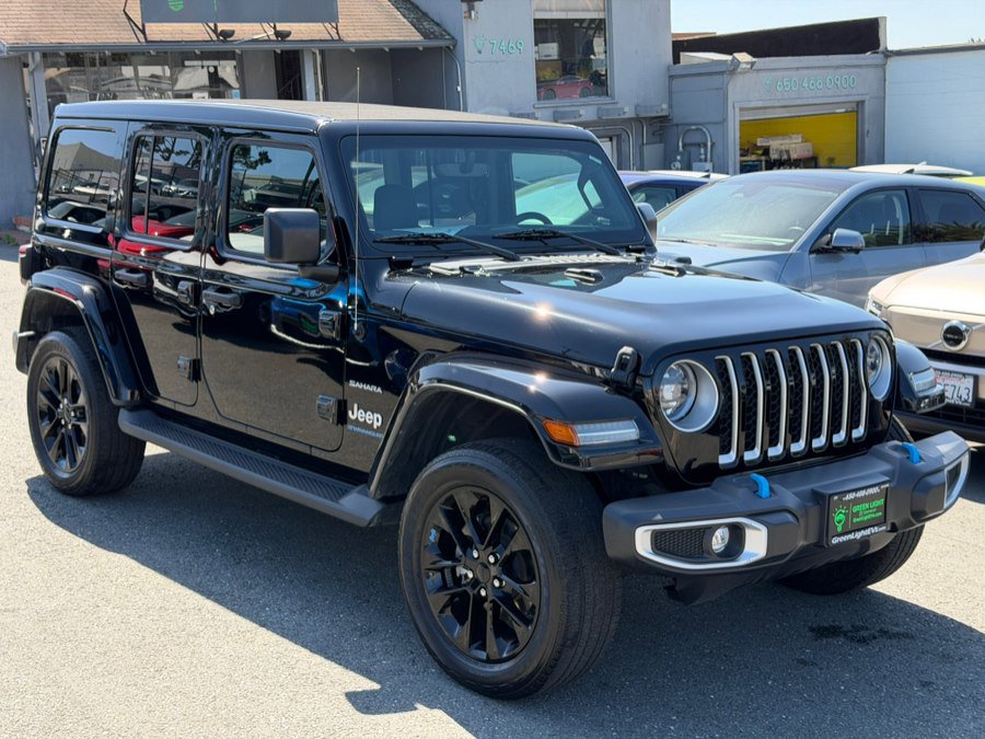 Used 2023 Jeep Wrangler Unlimited Sahara AWD/4WD image 3