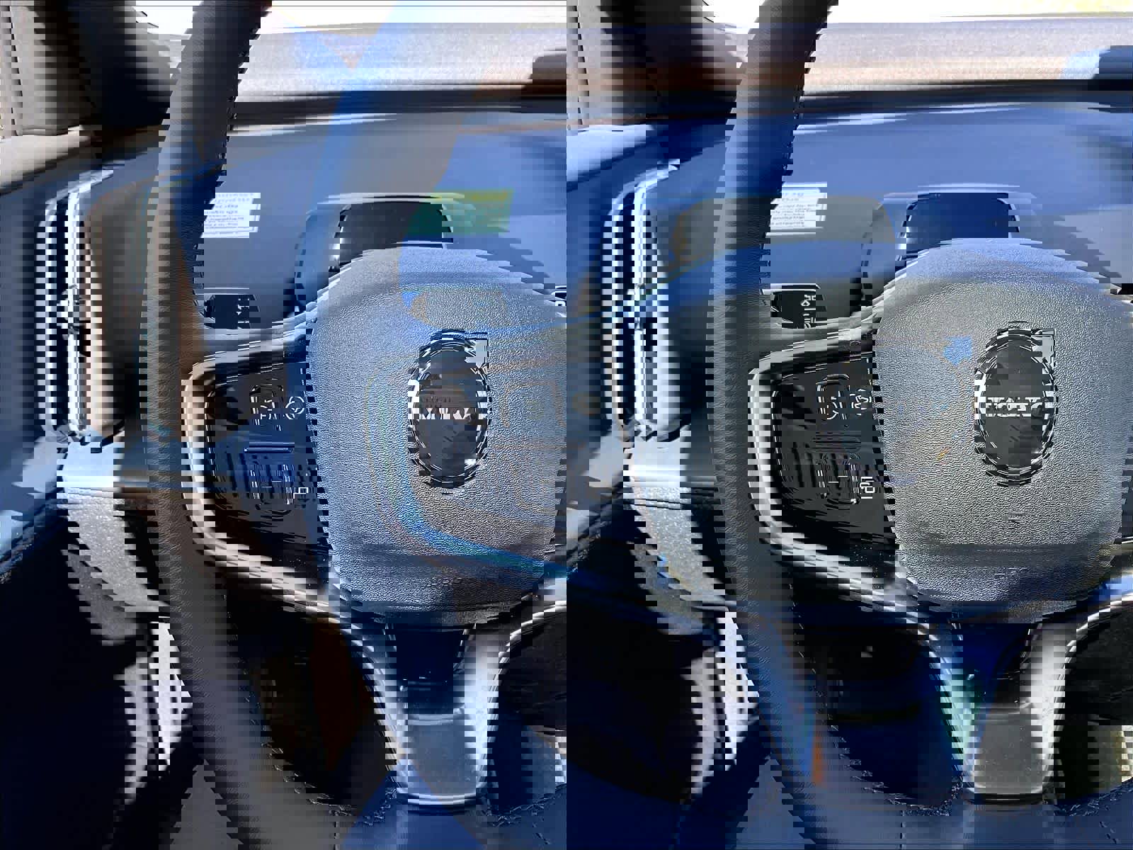 New 2026 Volvo EX30 Plus w/ Protection Package Premier image 17