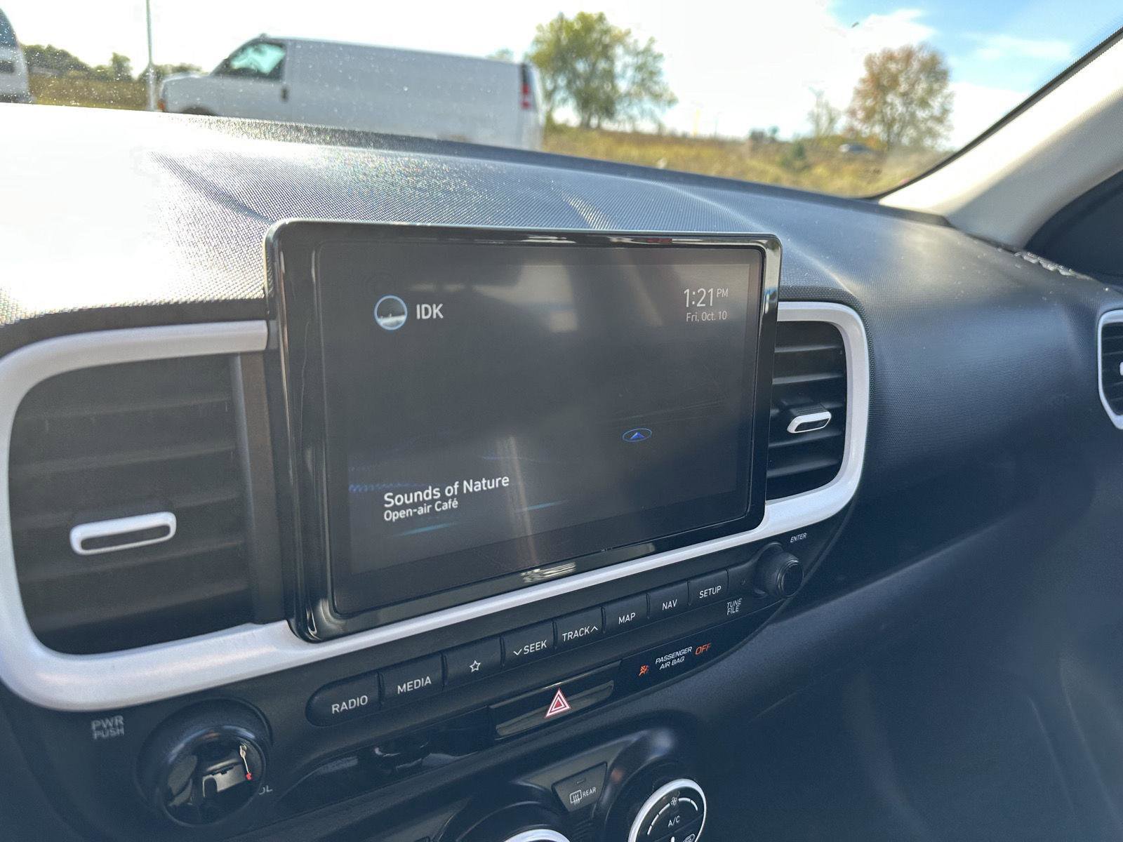 Used 2022 Hyundai Venue Limited image 27