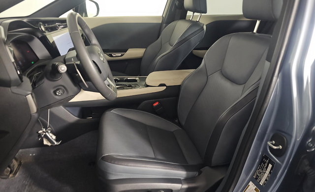 Used 2025 Lexus RZ 450e w/ Technology Package AWD/4WD image 5