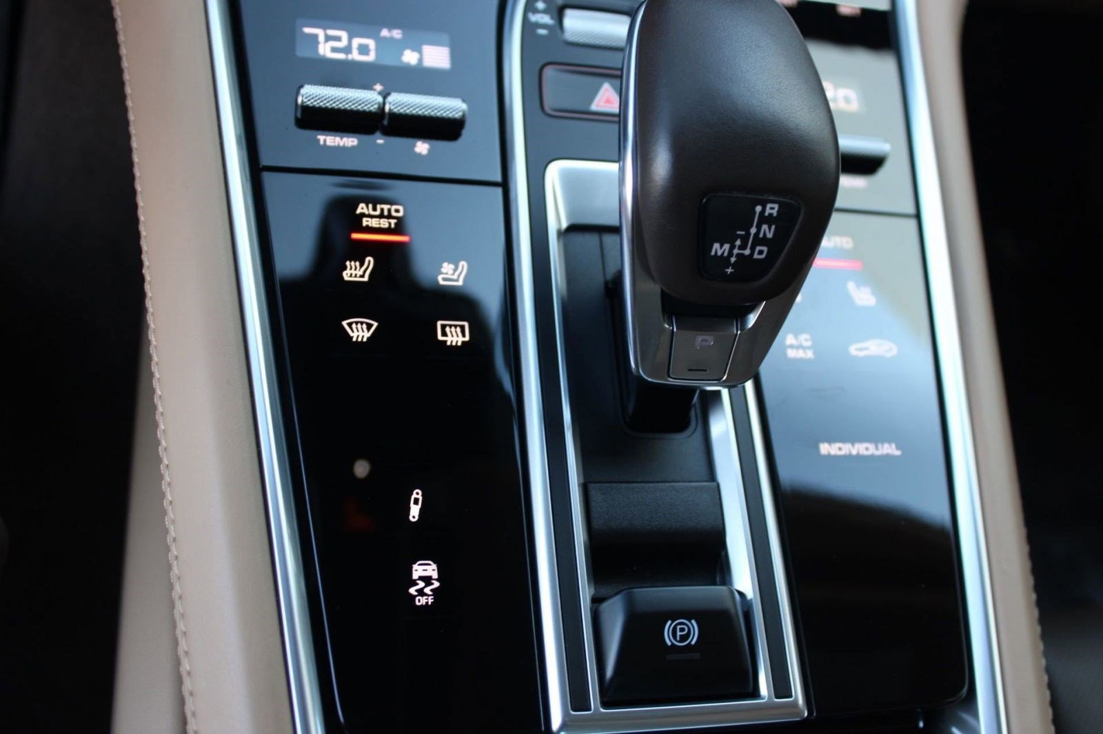 Used 2019 Porsche Panamera 4 image 17