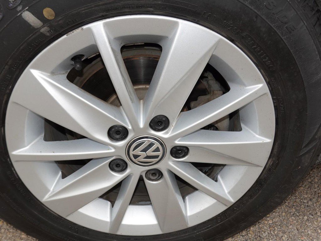 Used 2017 Volkswagen Golf S image 9