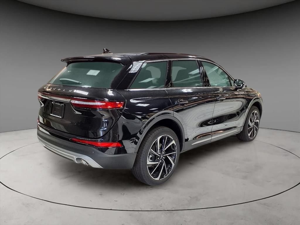 New 2025 Lincoln Corsair Reserve w/ Equipment Group 202A AWD/4WD image 5