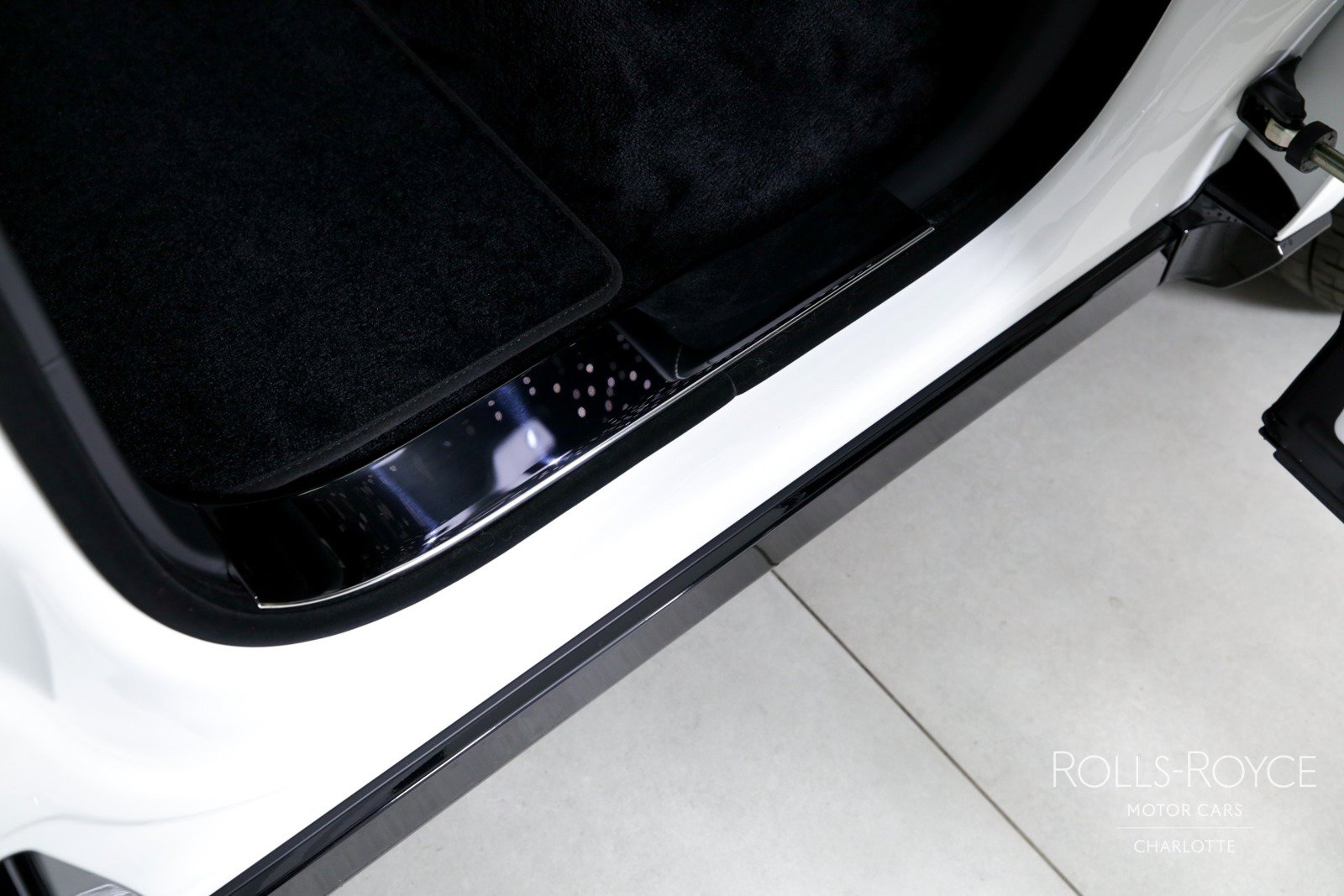 Certified 2025 Rolls-Royce Cullinan AWD/4WD image 22