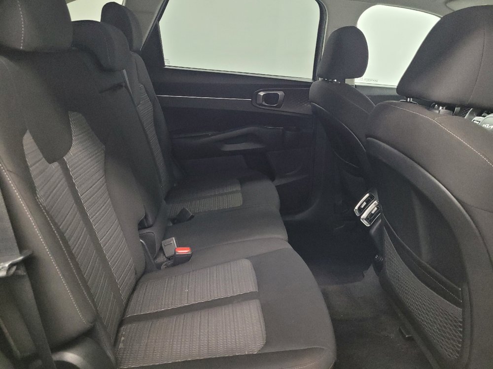 Used 2023 Kia Sorento LX FWD image 19