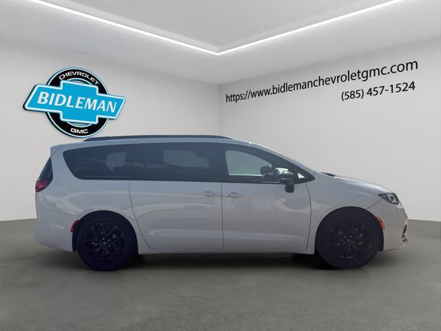 Used 2025 Chrysler Pacifica Limited FWD image 9