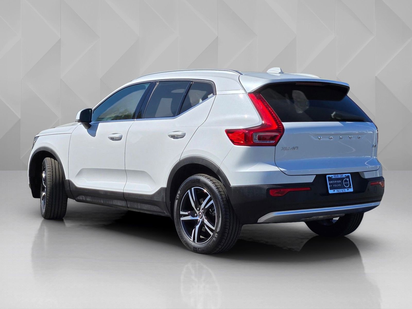 Certified 2025 Volvo XC40 B5 Core image 5