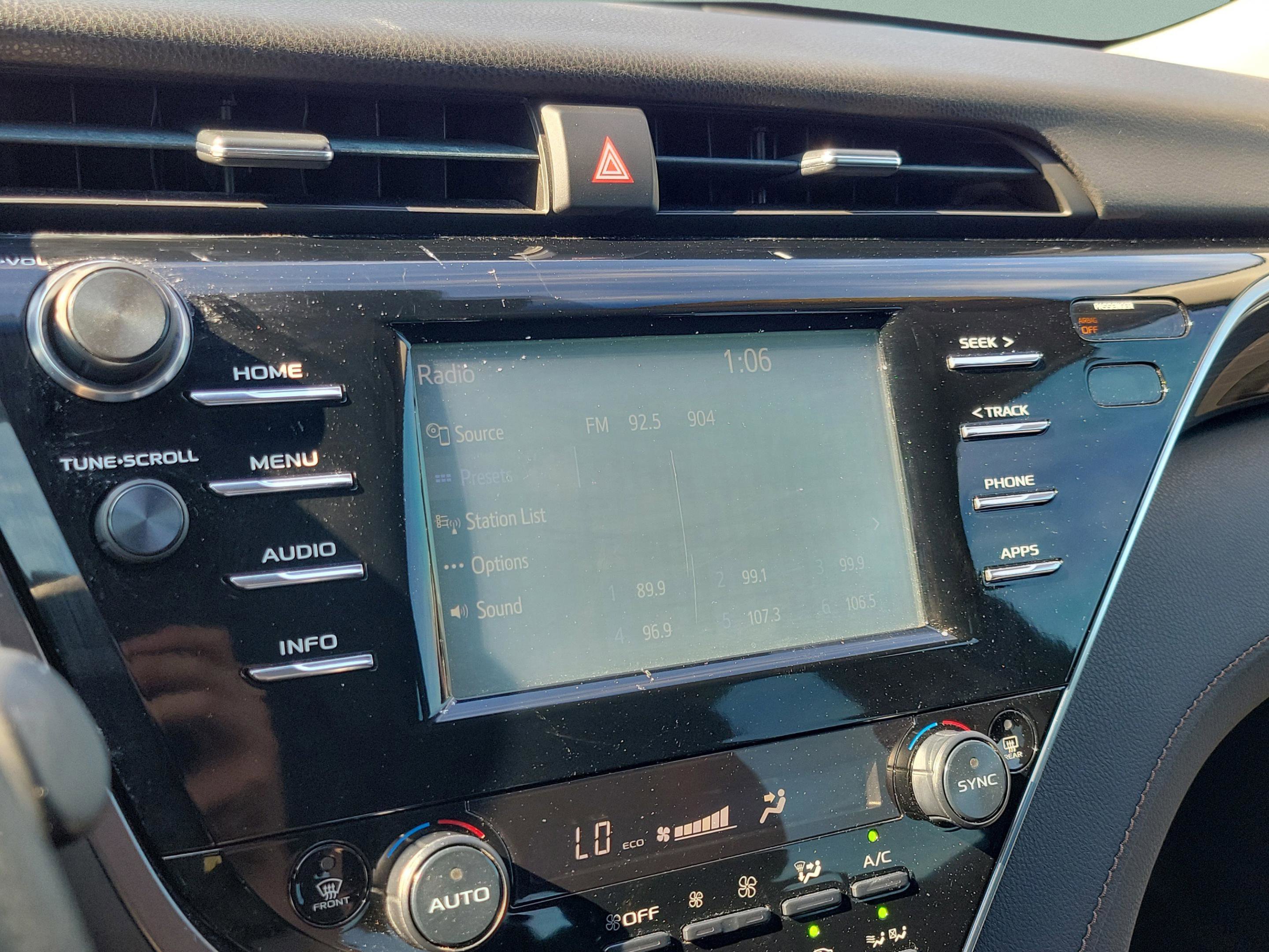 Used 2018 Toyota Camry LE image 15