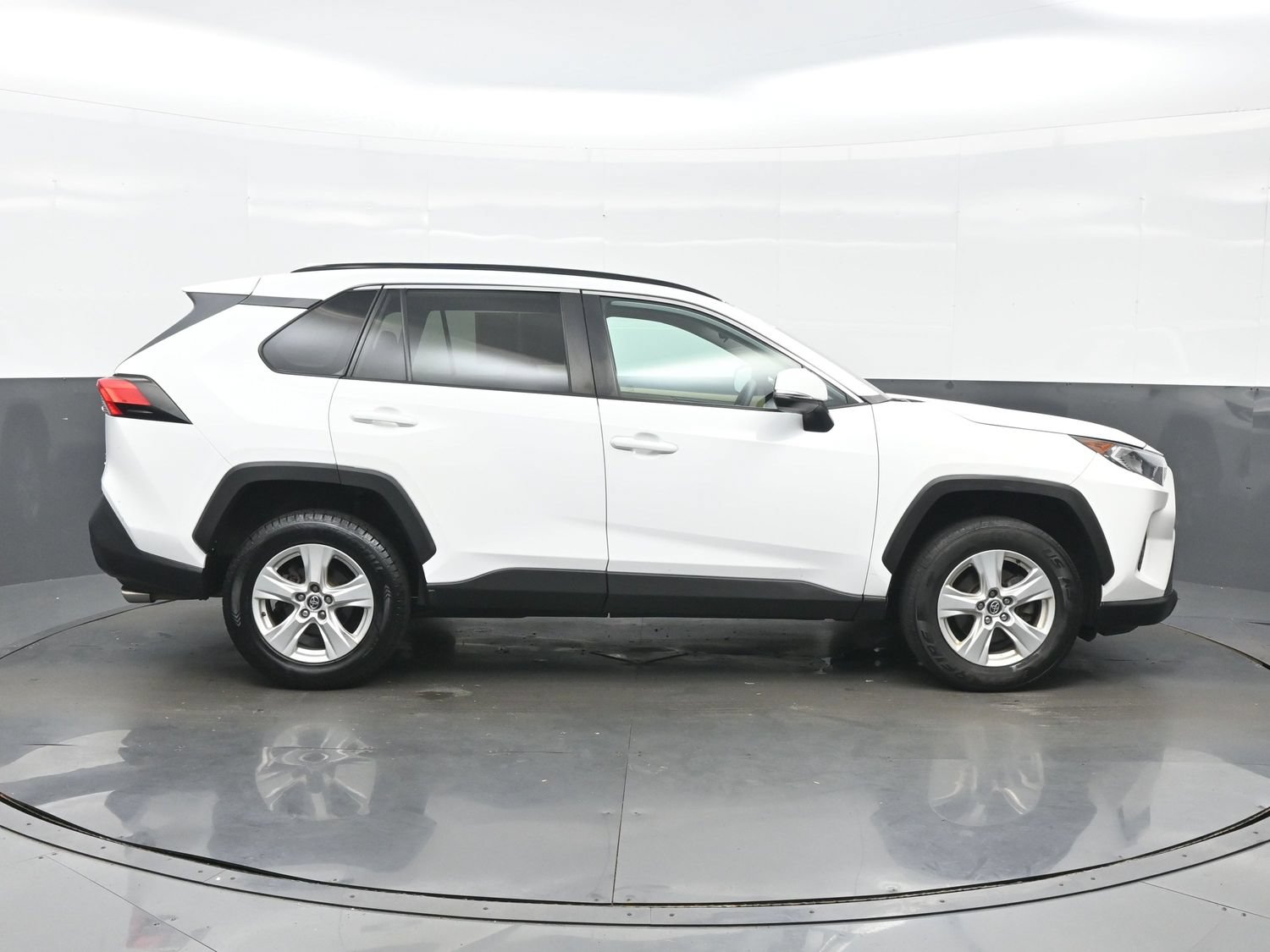 Used 2021 Toyota RAV4 XLE AWD/4WD image 7
