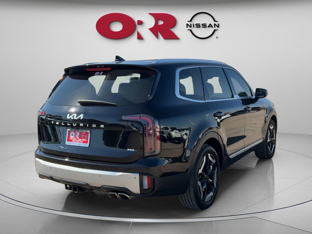 Used 2024 Kia Telluride EX w/ EX Captain's Chair Package image 5