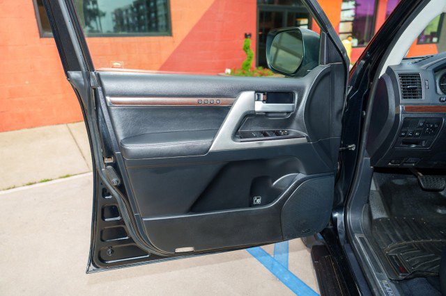 Used 2017 Toyota Land Cruiser image 25