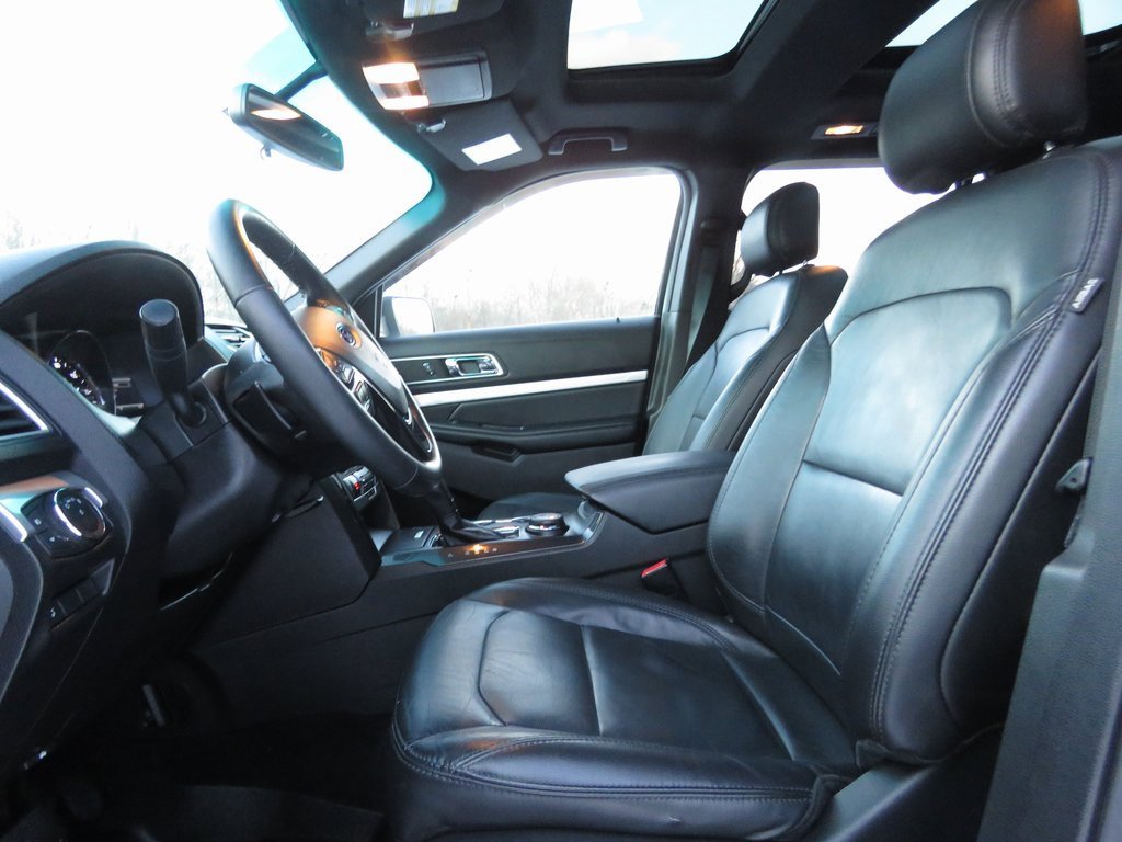 Used 2017 Ford Explorer XLT w/ Equipment Group 202A image 10