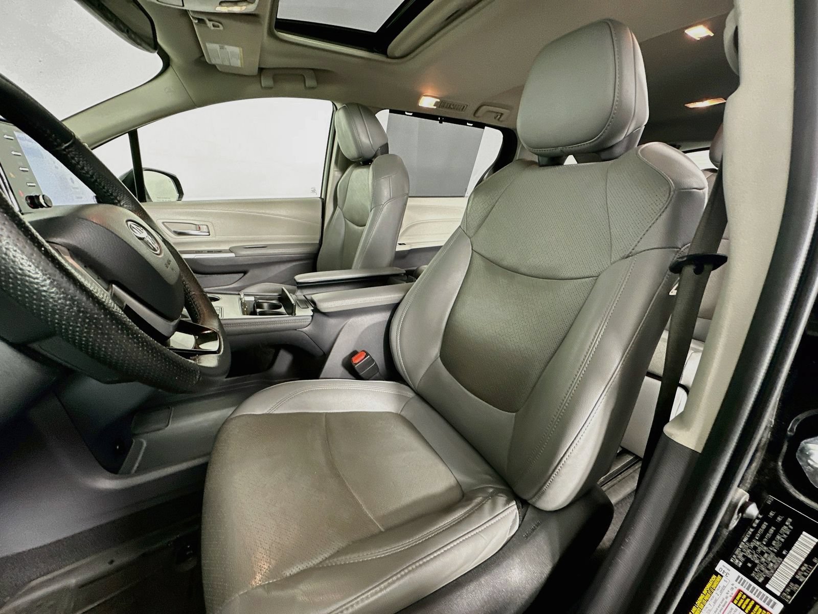 Used 2022 Toyota Sienna Limited AWD/4WD image 21