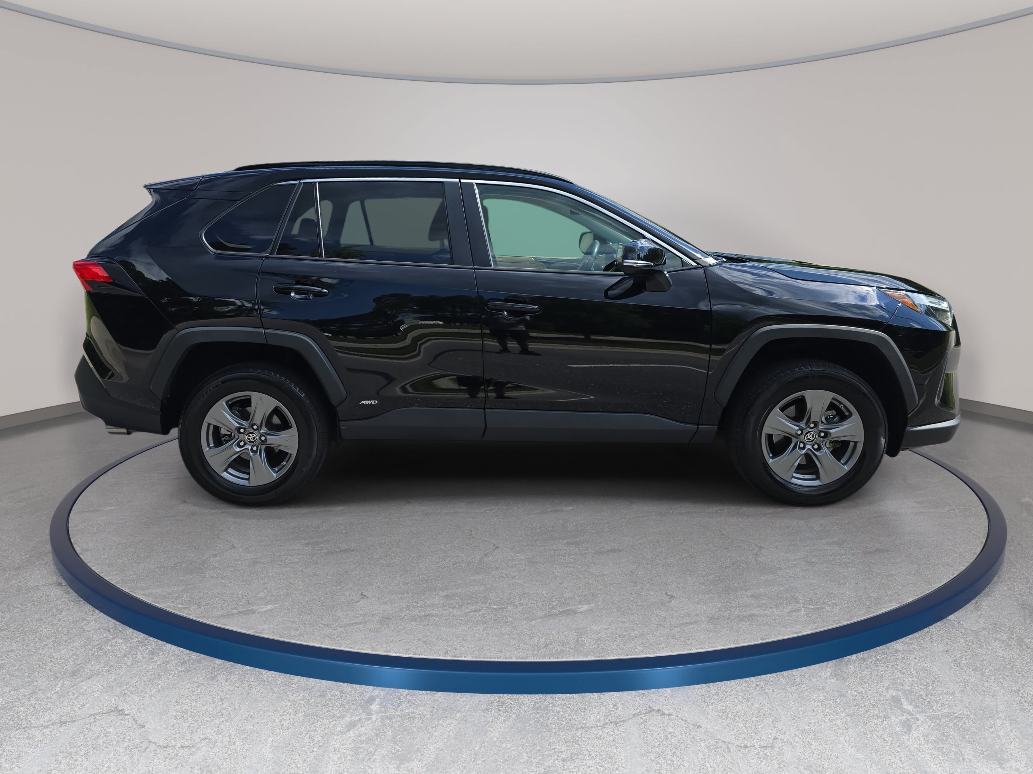 Certified 2024 Toyota RAV4 LE AWD/4WD image 4
