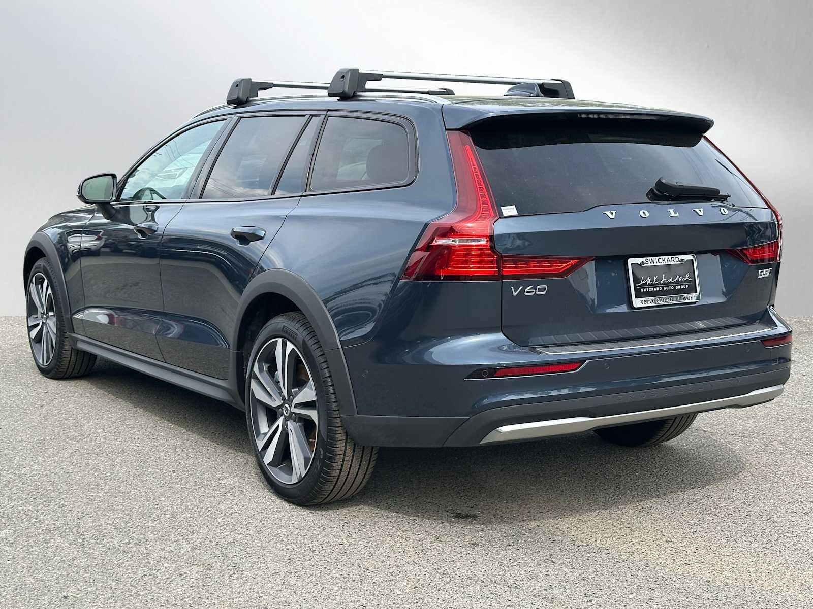 Used 2026 Volvo V60 B5 Cross Country Plus w/ Climate Package AWD/4WD image 5