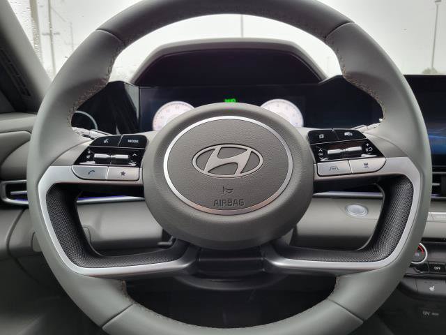 Used 2025 Hyundai Elantra SEL FWD image 13