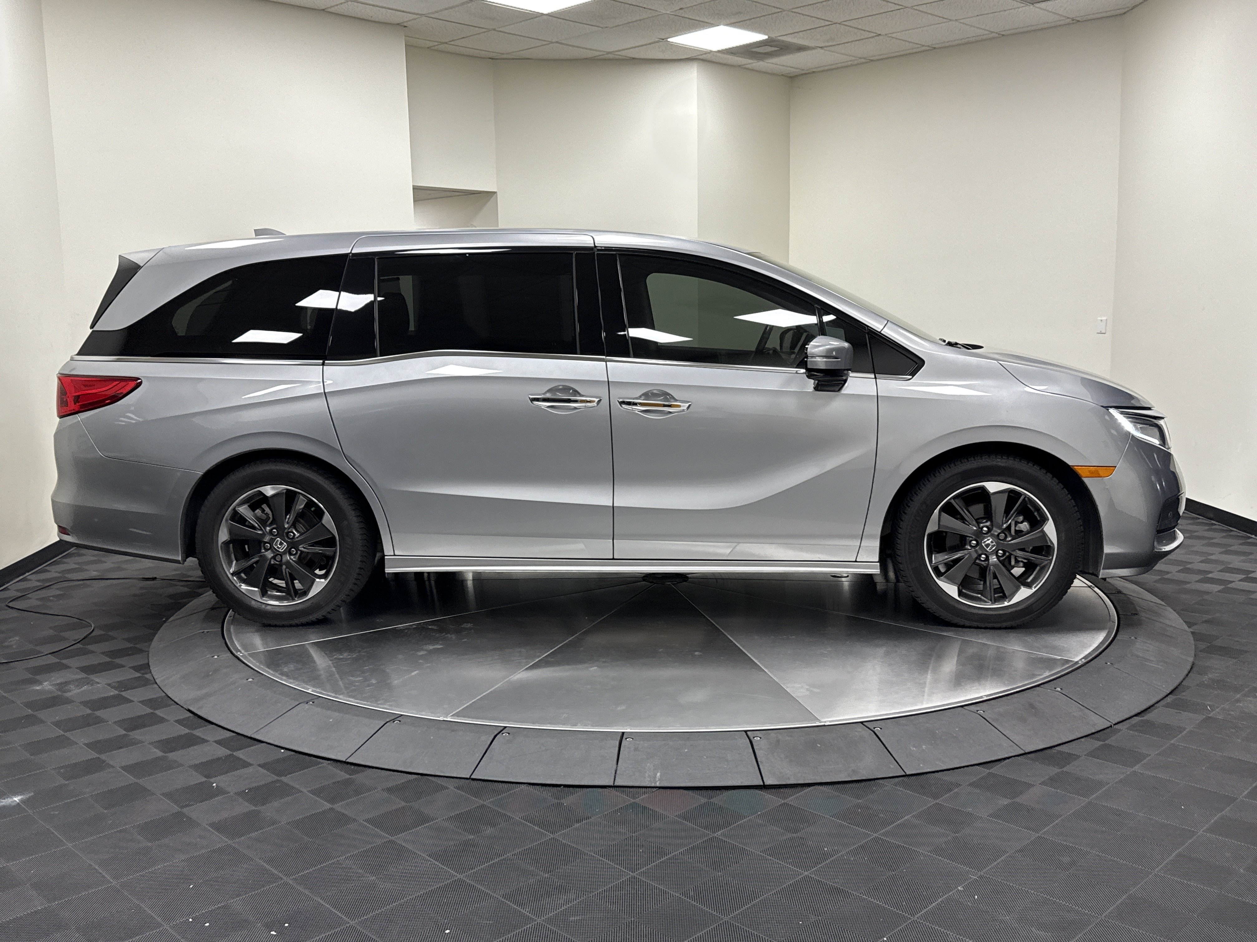 Used 2024 Honda Odyssey Elite image 7