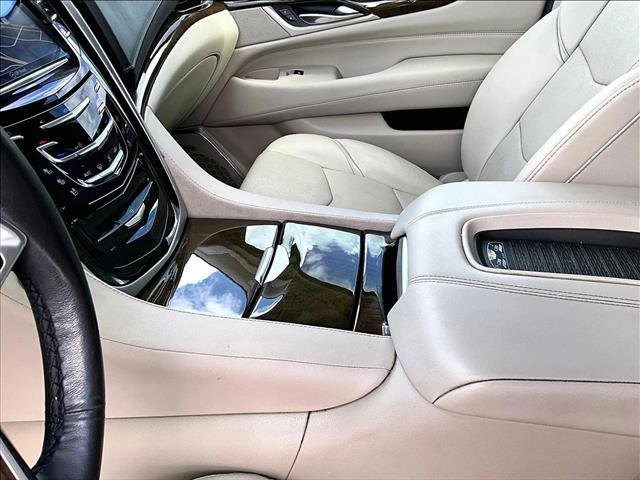 Used 2020 Cadillac Escalade Premium Luxury image 15