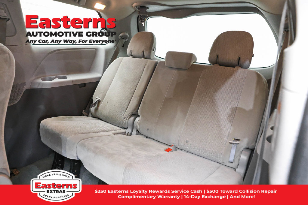 Used 2020 Toyota Sienna L FWD image 25