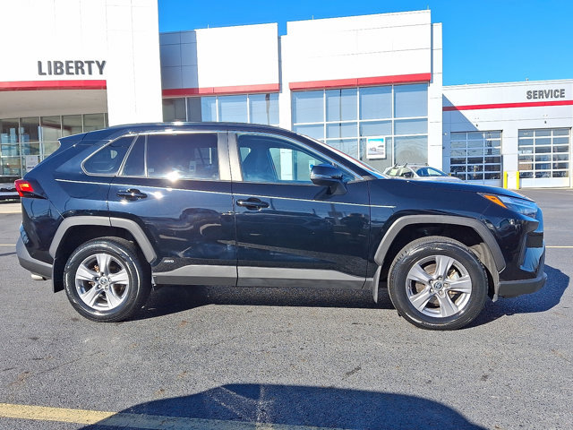 Used 2022 Toyota RAV4 XLE image 7