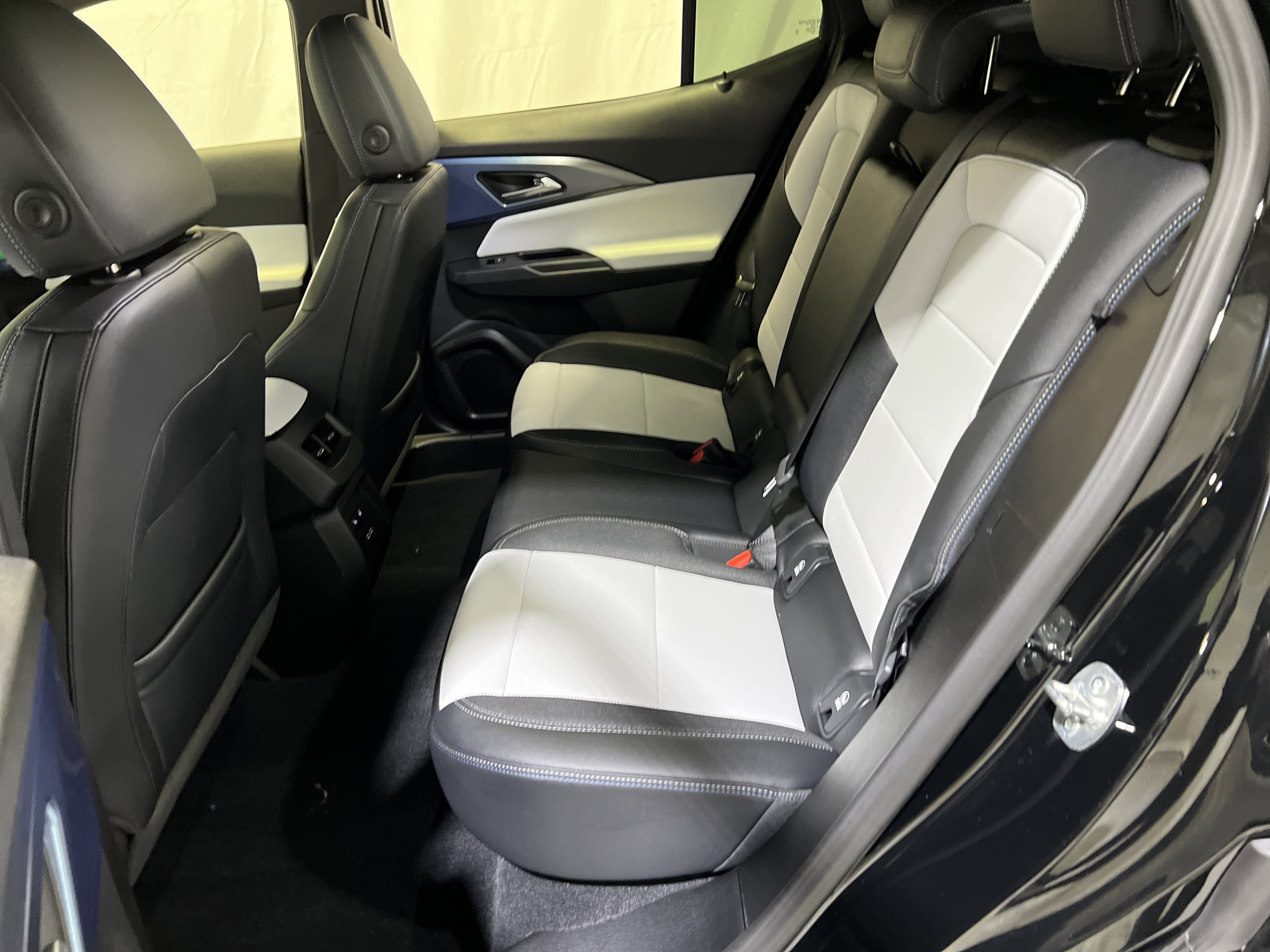 Certified 2025 Chevrolet Equinox EV LT w/ Active Safety Package 3 FWD image 16