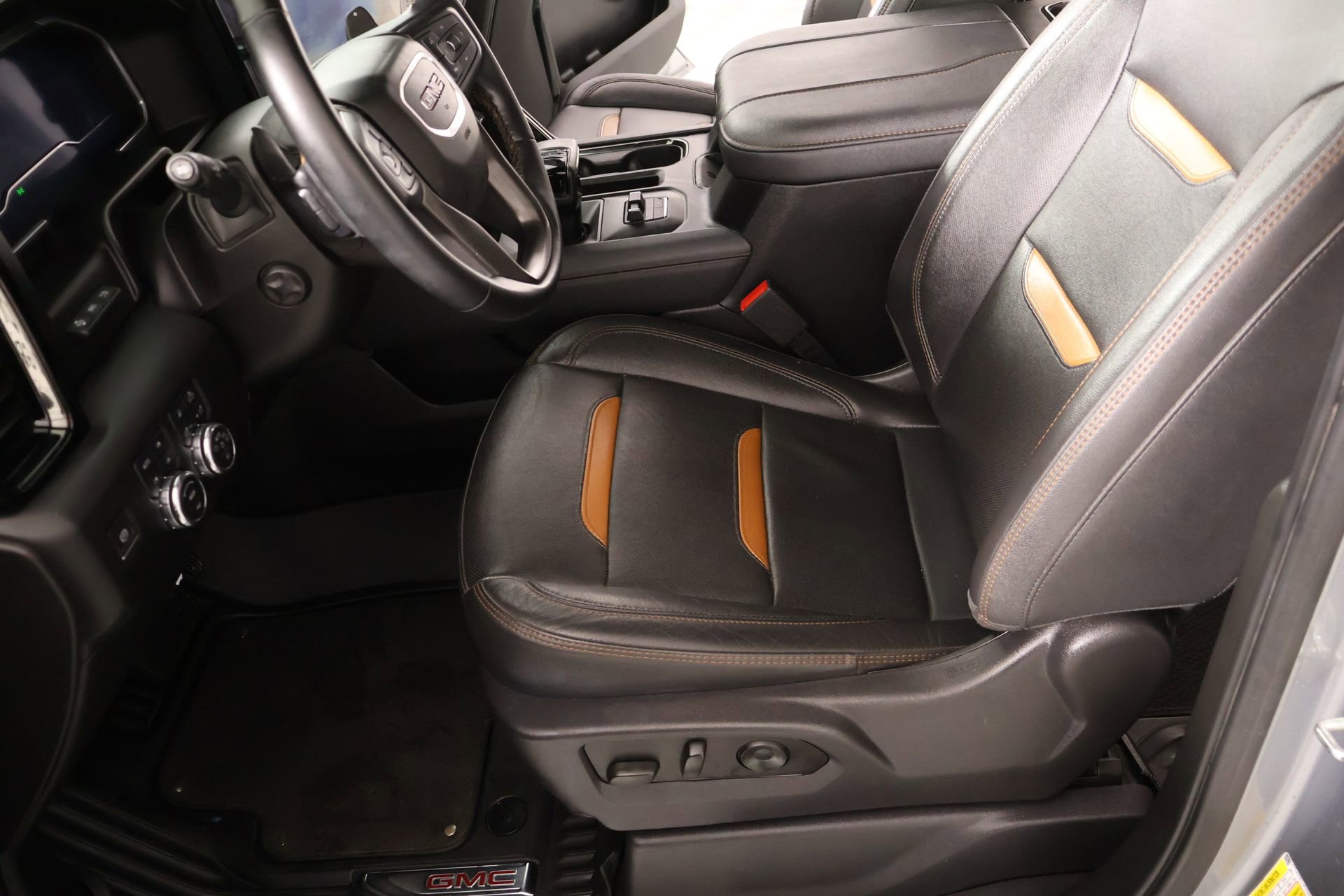 Used 2023 GMC Sierra 1500 AT4 w/ AT4 Premium Package AWD/4WD image 12