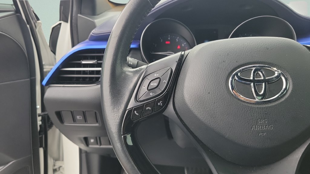 Used 2021 Toyota C-HR XLE FWD image 18