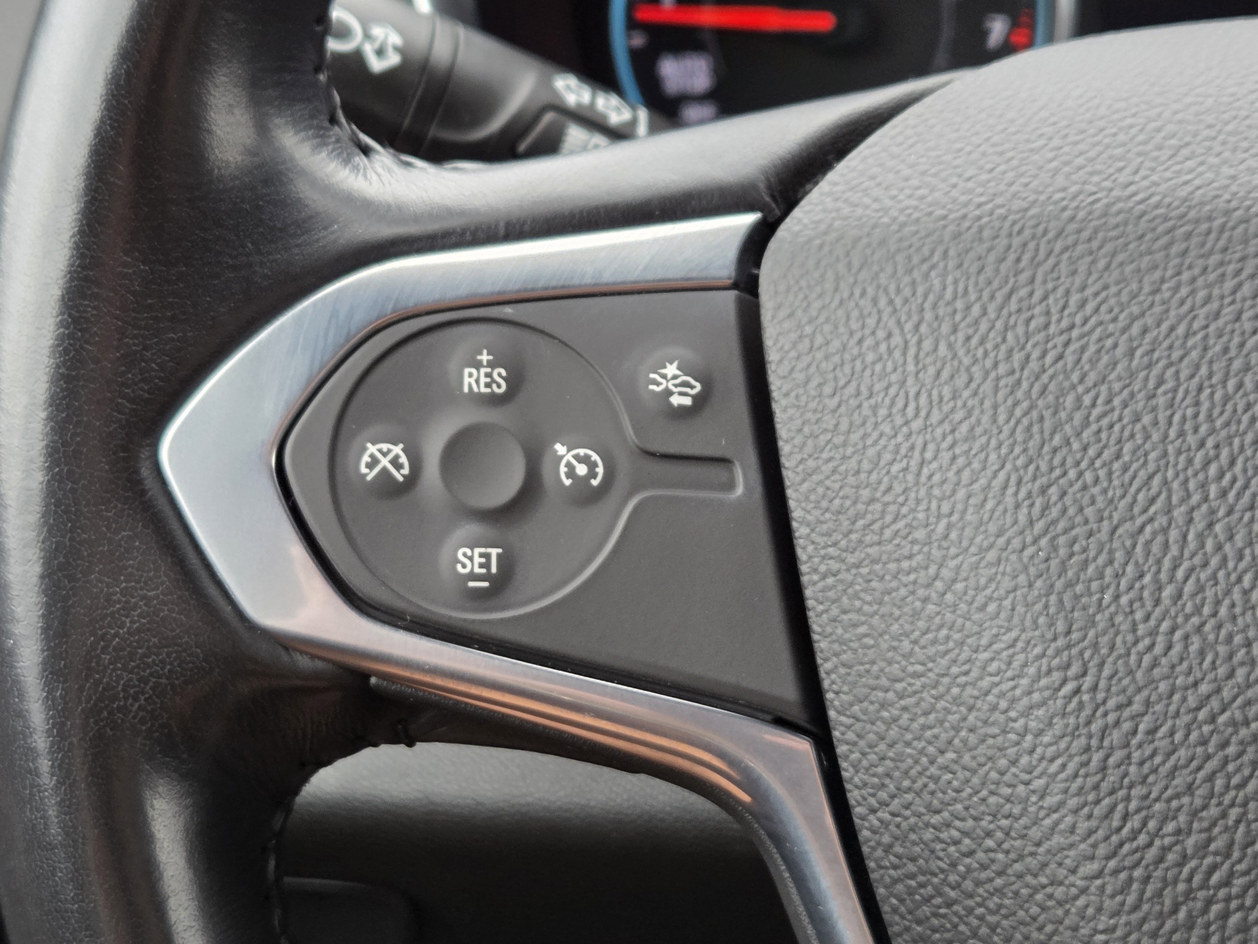 Used 2022 Chevrolet Traverse LT image 16