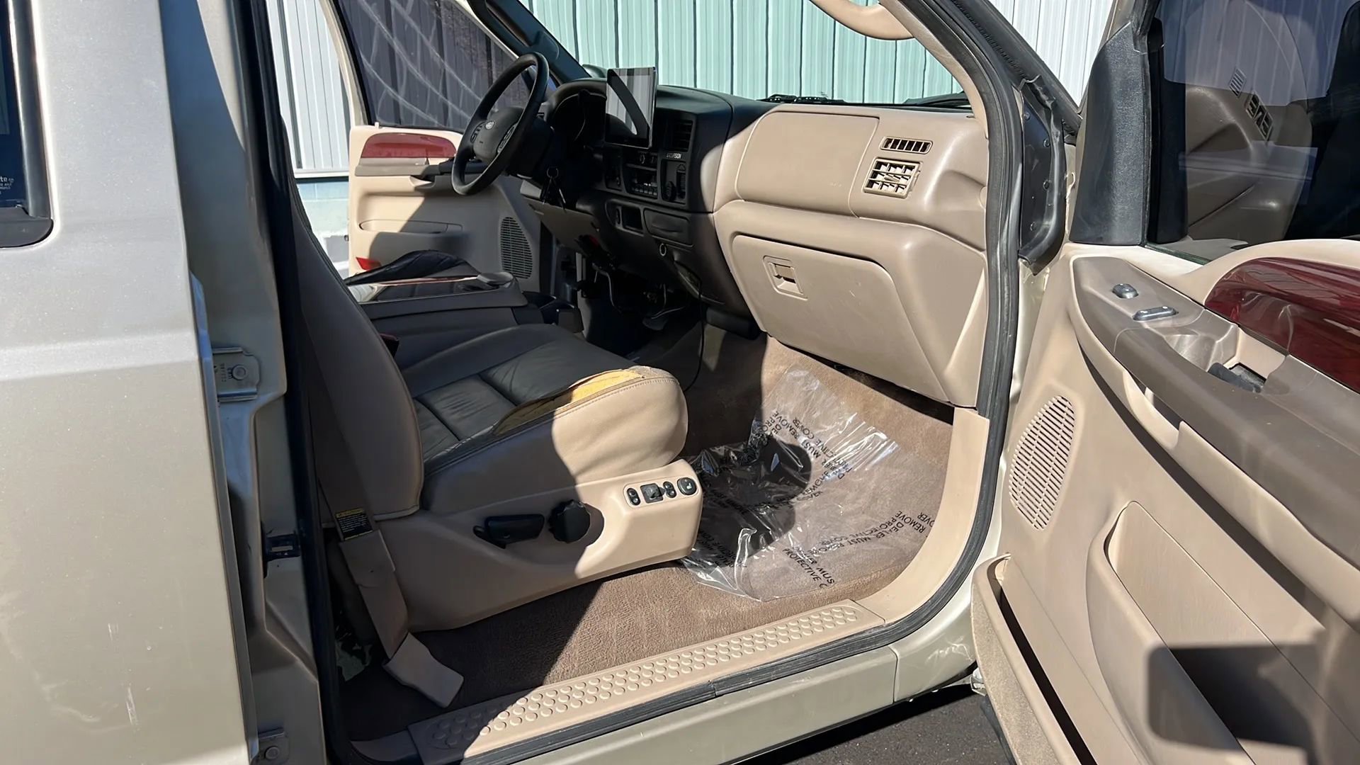 Used 2004 Ford Excursion Limited AWD/4WD image 17