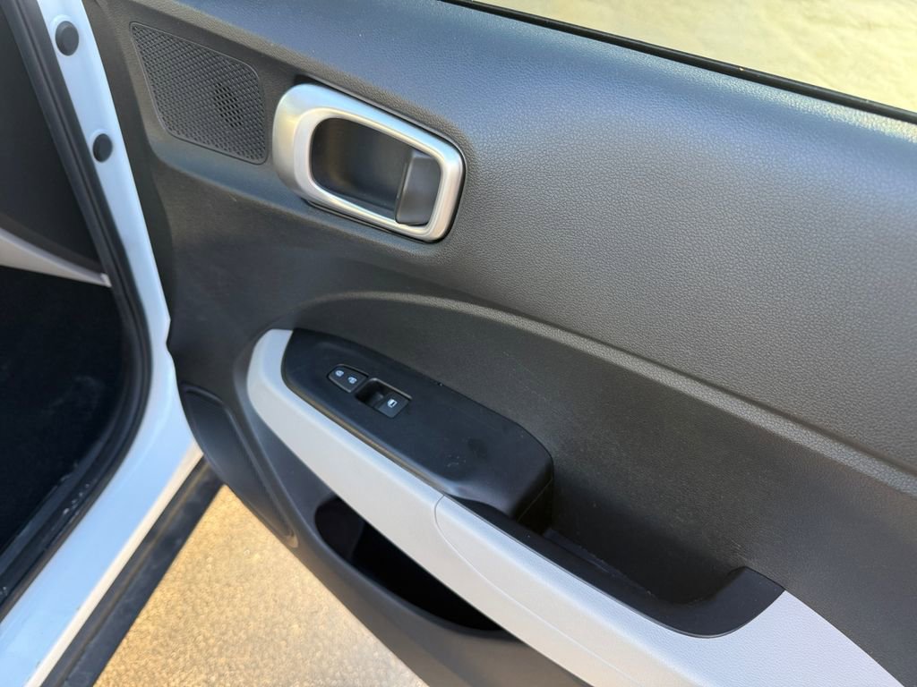 Used 2024 Hyundai Venue SEL FWD image 22