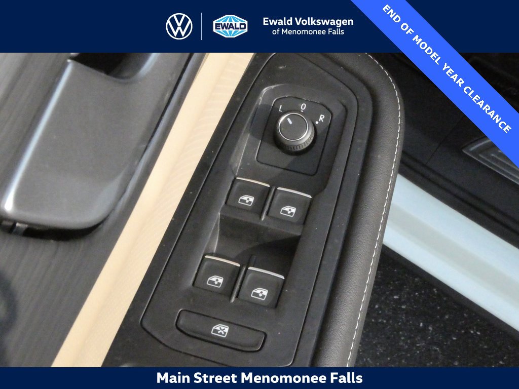 New 2025 Volkswagen Atlas Cross Sport SE image 28