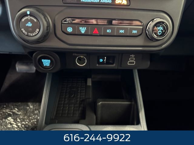 New 2025 Ford Maverick Lariat w/ Black Appearance Package image 13