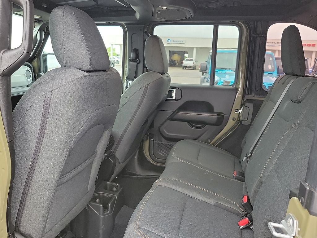 Used 2026 Jeep Wrangler Unlimited Sahara AWD/4WD image 9