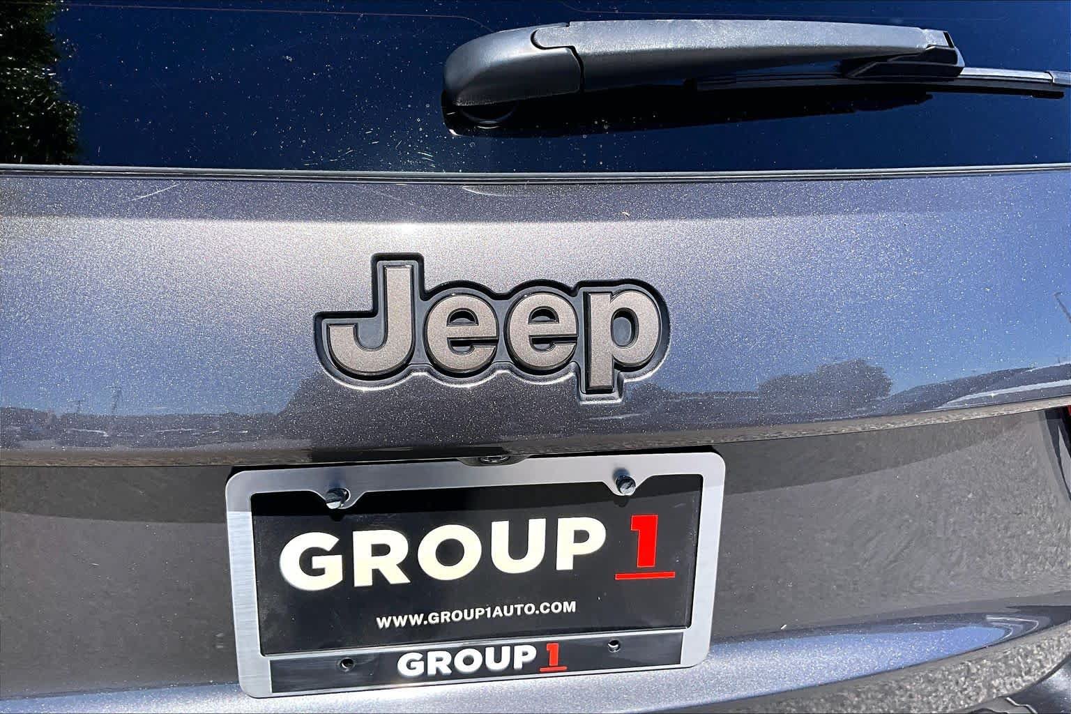 Used 2016 Jeep Grand Cherokee Limited 75th Anniversary AWD/4WD image 10